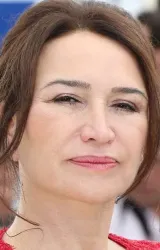 Демет Акбаг